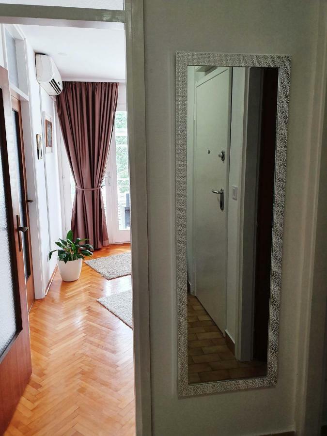 Apartment Dina Omiš Exteriör bild