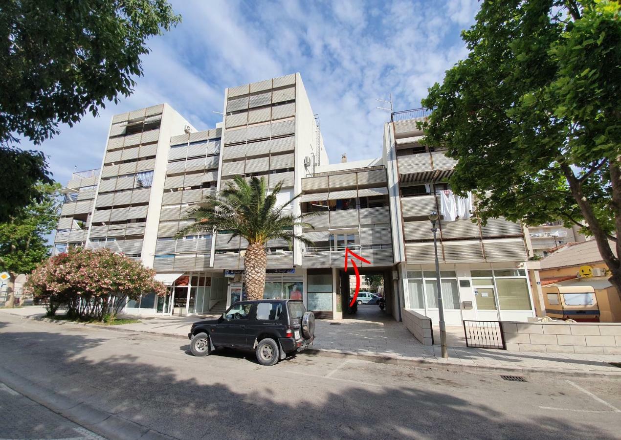 Apartment Dina Omiš Exteriör bild